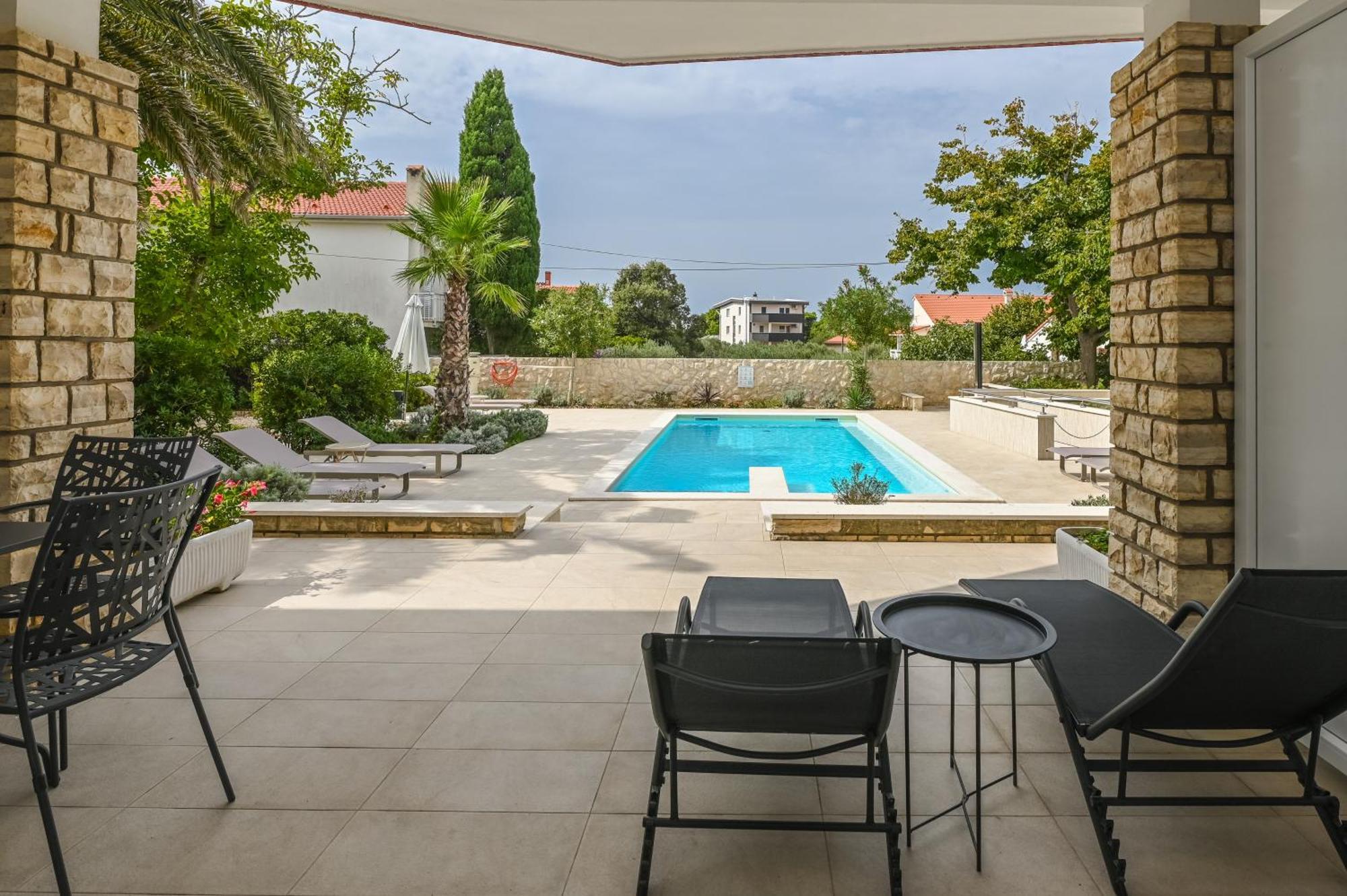 Seagull Pool & Apartment *